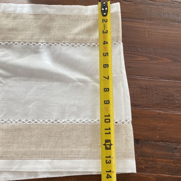 Nicole Miller linen table runner - Picture 7 of 7